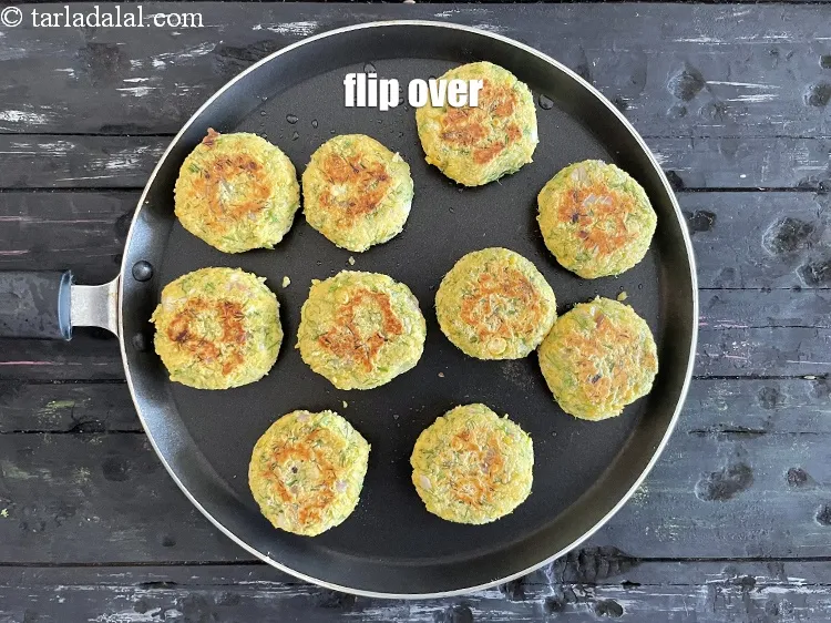 स्टेप 23 – पलट&nbsp;दें।