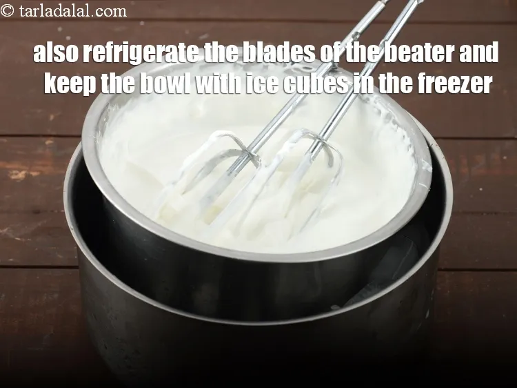 स्टेप 18 – <p>बीटर के ब्लेड को भी फ्रिज में रख दें और …