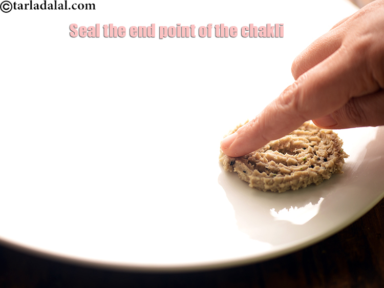 Step 32 – Seal the end point of the chakli by pressing it lightly.