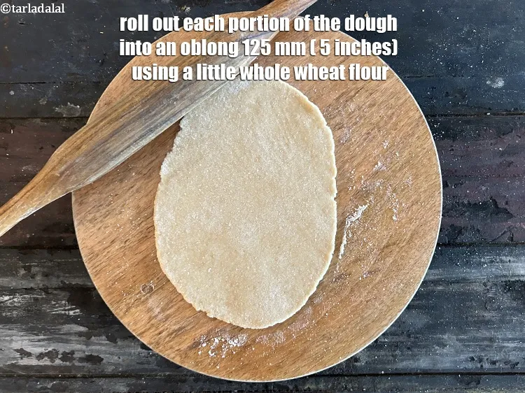 स्टेप 30 – आटे के प्रत्येक भाग को 125 मि.मी. (5&quot;) के आयताकार …