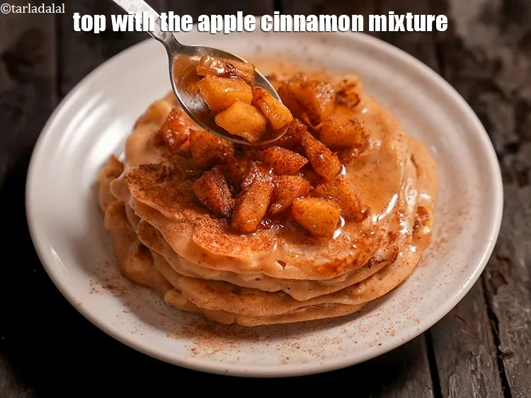 Step 24 – <meta charset="UTF-8" />Top with the apple cinnamon mixture.&nbsp;&nbsp;