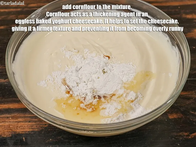 स्टेप 19 – १ टेबल-स्पून&nbsp;<a href=""https://www.tarladalal.com/glossary-cornflour-cornstarch-maize-starch-corn-flour-hindi-112i"">कॉर्नफ्लोर</a>&nbsp;डालें । कॉर्नफ्लोर (या कॉर्नस्टार्च) अंडे रहित बेक्ड …