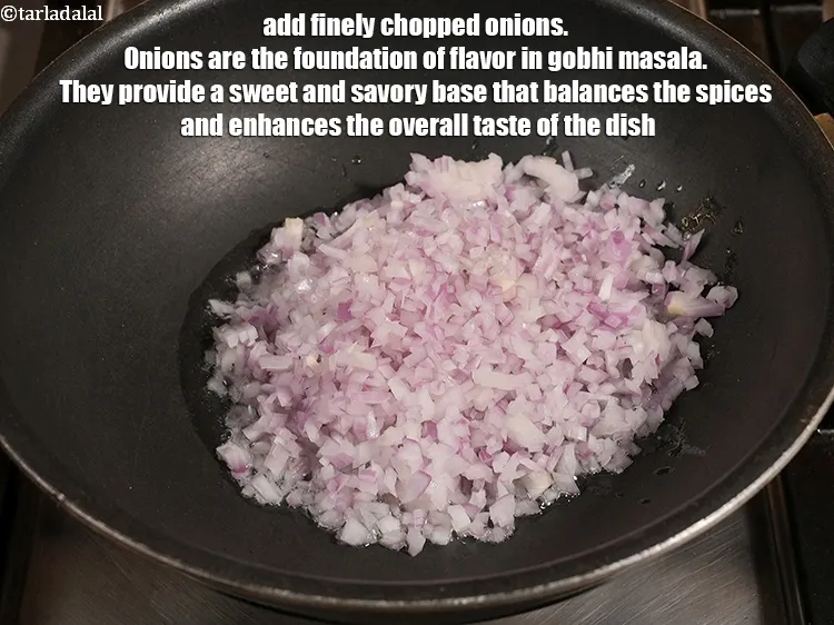 स्टेप 19 – १ कप&nbsp;बारीक&nbsp;<a href=""https://www.tarladalal.com/glossary-chopped-onions-hindi-722i"">कटा हुआ प्याज</a>&nbsp;डालें। गोभी मसाला में स्वाद का …