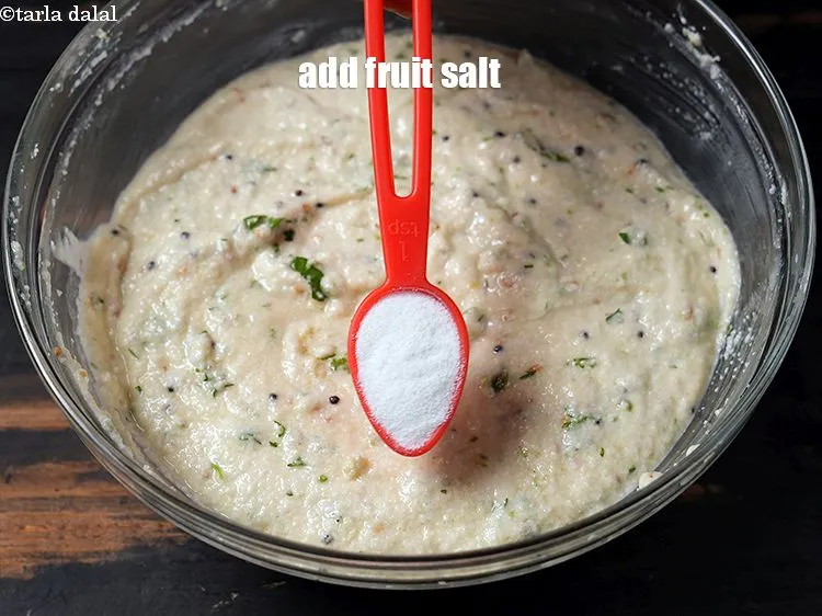 स्टेप 19 – भाप में पकाने से ठीक पहले बैटर में १ टी-स्पून&nbsp;<a …