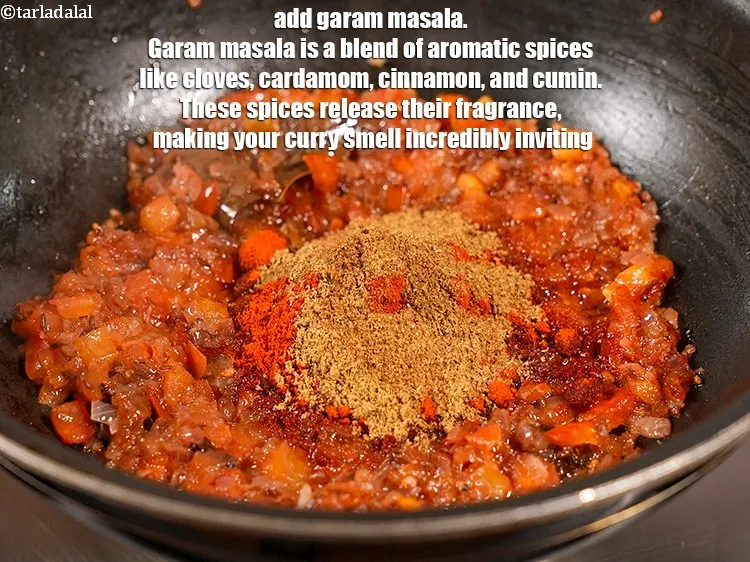स्टेप 19 – १/२ टेबल-स्पून&nbsp;<a href=""https://www.tarladalal.com/glossary-garam-masala-hindi-296i"">गरम मसाला</a>&nbsp;डालें। गरम मसाला लौंग, इलायची, दालचीनी और …