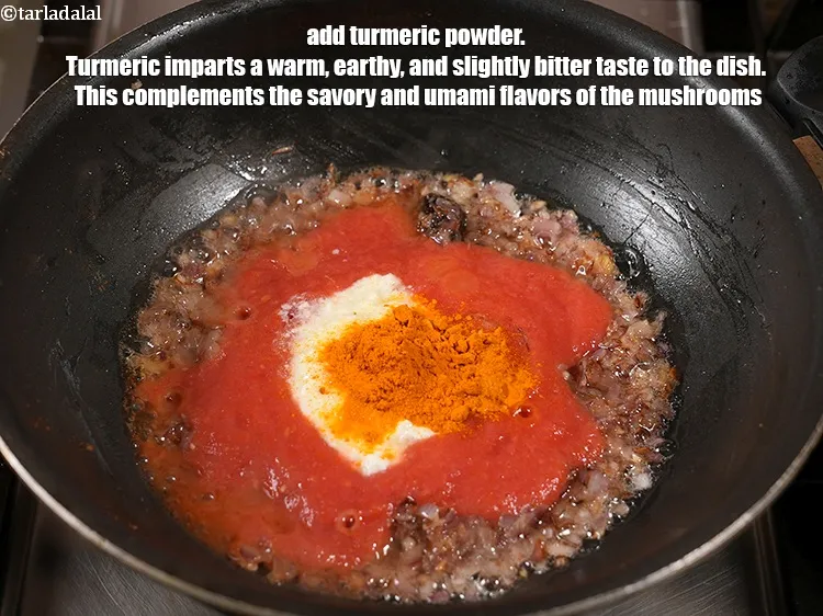 स्टेप 19 – १/२ टी-स्पून&nbsp;<a href=""https://www.tarladalal.com/glossary-turmeric-powder-haldi-hindi-645i"">हल्दी पाउडर</a>&nbsp;डालें । हल्दी इस व्यंजन को गर्म, …