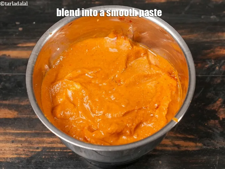 स्टेप 19 – मिश्रण को चिकना पेस्ट बना लें।