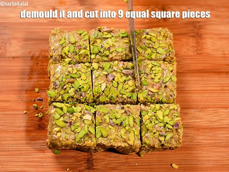 स्टेप 19 – इसे मोल्ड से निकालकर 9 बराबर चौकोर टुकड़ों में काट …