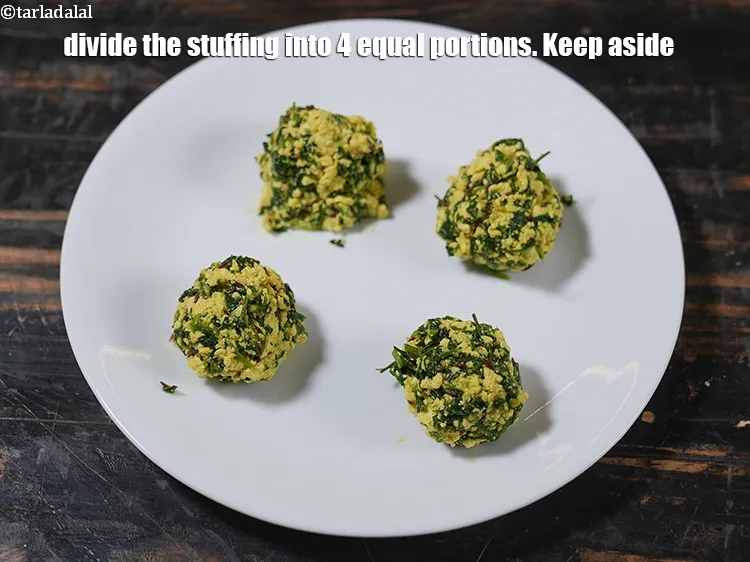 Step 22 – Divide the stuffing into 4 equal portions. Keep aside.