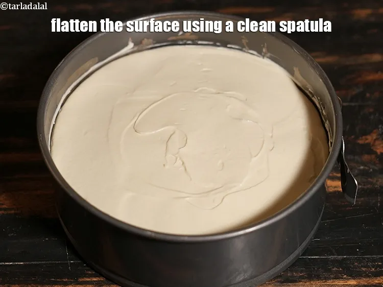 Step 19 – <p>Flatten the surface using a clean spatula.</p>