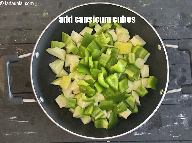 Step 21 – Add&nbsp;<meta charset="UTF-8" />1 cup coloured&nbsp;capsicum cubes.