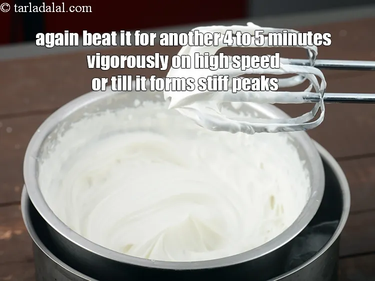 स्टेप 19 – <p>क्रीम को रेफ्रिजरेटर से निकालें और इसे और 4 से …