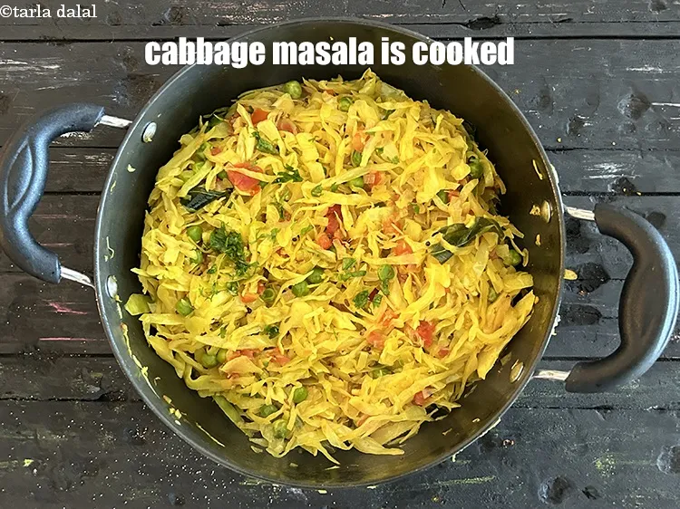 स्टेप 19 – पकने के बाद पत्ता गोभी&nbsp;मसाला।