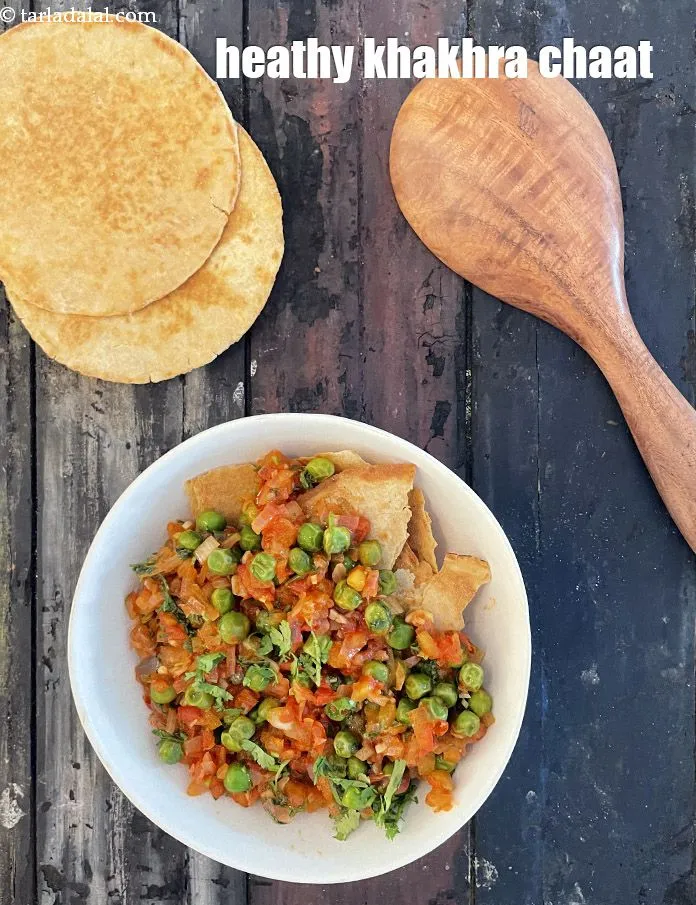 Step 23 – Serve <strong>khakhra chaat | healthy&nbsp;khakhra chaat | quick whole wheat&nbsp;khakhra chaat |&nbsp;</strong>immediately.