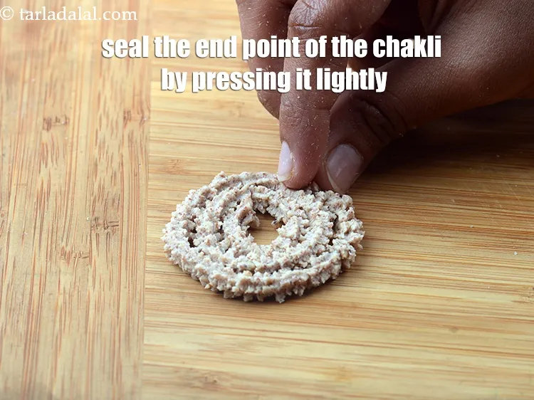 Step 19 – Seal the end point of the chakli by pressing it lightly.