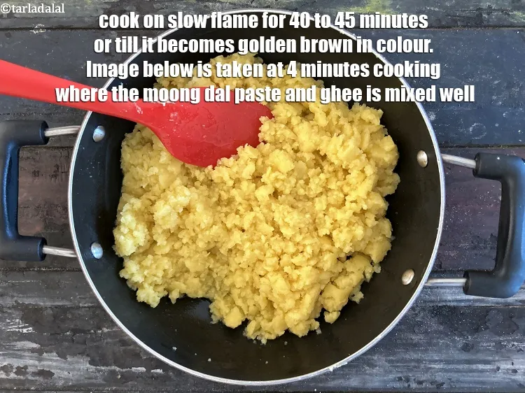 स्टेप 19 – <strong>धीमी आंच</strong>&nbsp;पर 40 से 45 मिनट तक या लगातार हिलाते …