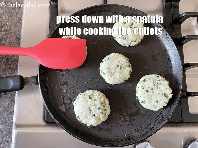 Step 39 – <p>Press the cutlet down with a spatula while cooking to ensure uniform cooking.</p>