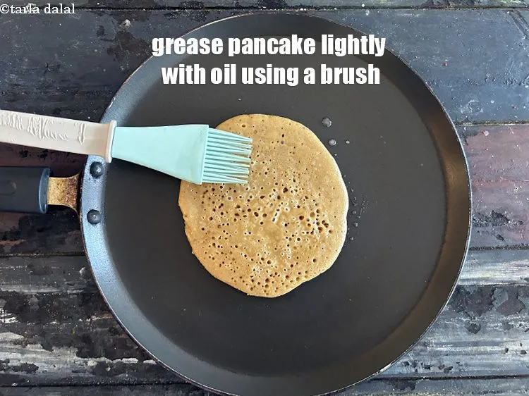 स्टेप 19 – पैनकेक को ब्रश से हल्का सा तेल लगाकर चिकना कर …