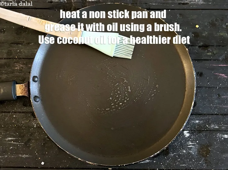 स्टेप 38 – एक नॉन-स्टिक तवा गरम करें और उस पर थोड़ा सा …