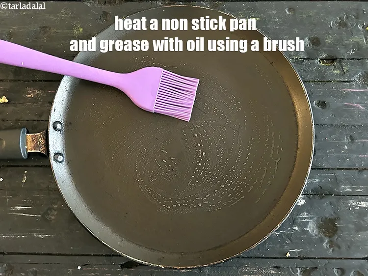स्टेप 19 – एक नॉन-स्टिक तवा गरम करें और ब्रश का उपयोग करके …