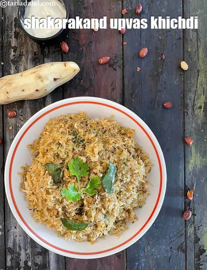 Step 25 – Serve <strong>sweet potato khichdi | shakarkand upvas&nbsp;khichdi | rataloo chi khichdi |&nbsp;faral, vrat khichdi |&nbsp;</strong>hot.