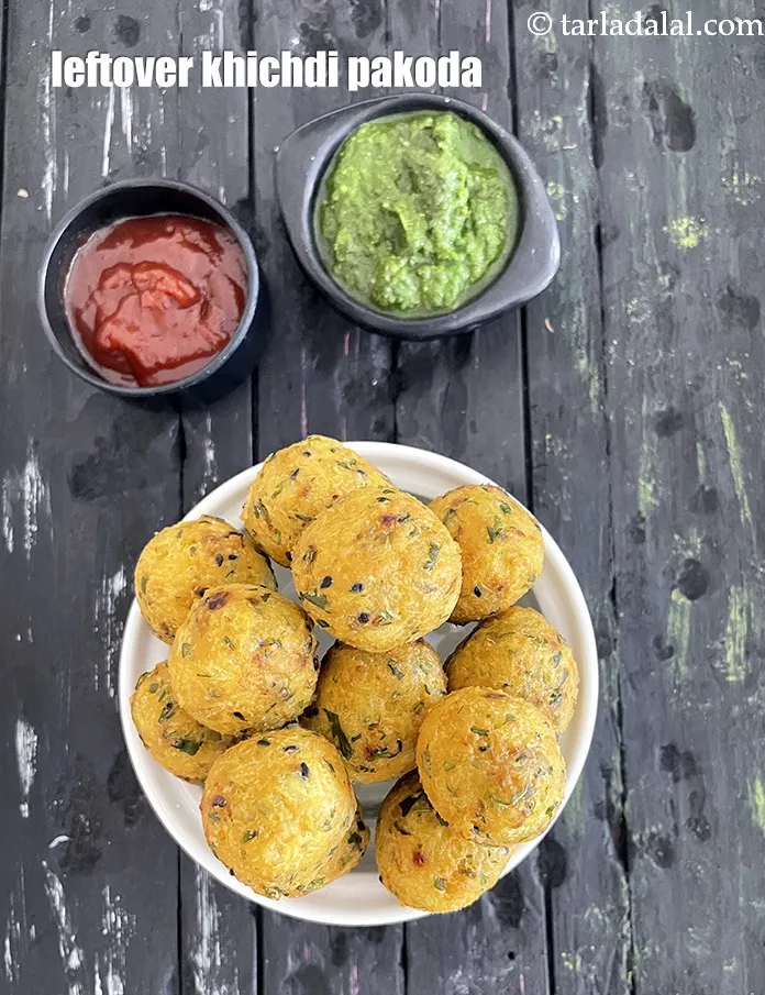 स्टेप 20 – पकौड़े तुरंत परोसें।