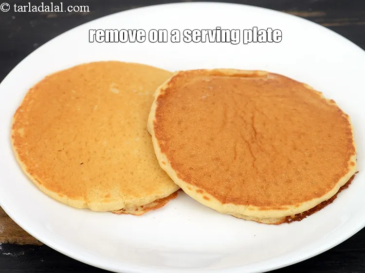 स्टेप 19 – इसे सर्विंग प्लेट पर निकालें। इसी तरह, बाकी पैनकेक बनाने …