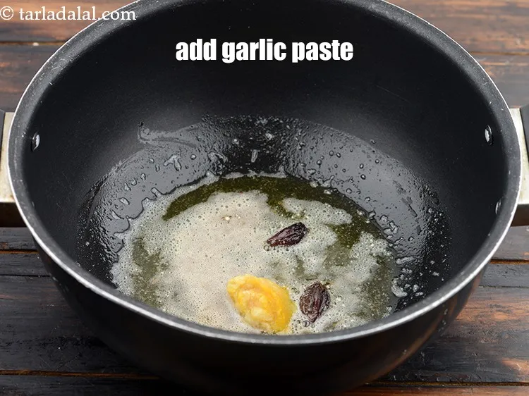 Step 20 – Add 1 tsp&nbsp;<a href="https://www.tarladalal.com/glossary-garlic-paste-lehsun-ki-paste-lahsun-ki-paste-350i">garlic (lehsun) paste</a>.