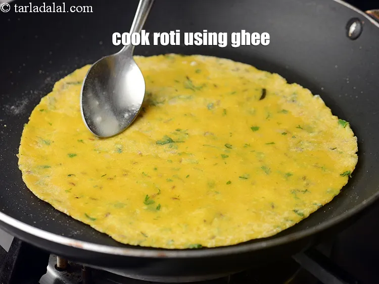 Step 17 – Cook the roti, using 1 tsp ghee.<br /> &nbsp;