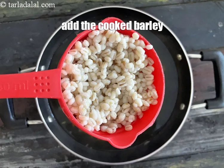 स्टेप 29 – जौ डालें।&nbsp;&nbsp;