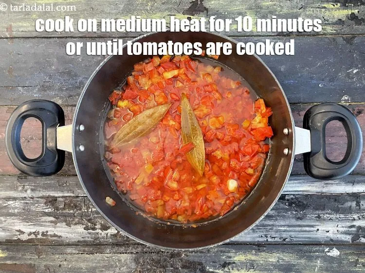 स्टेप 19 – मध्यम आंच पर 10 मिनट तक, बीच-बीच में हिलाते हुए …