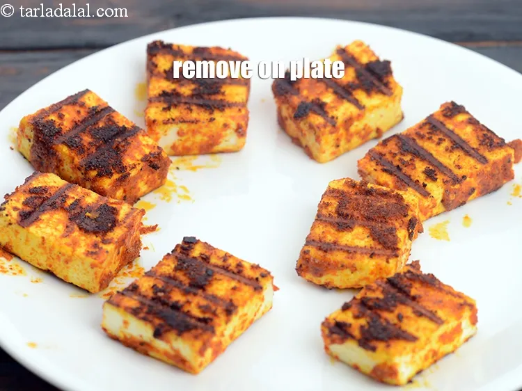 स्टेप 19 – एक प्लेट पर निकालें।