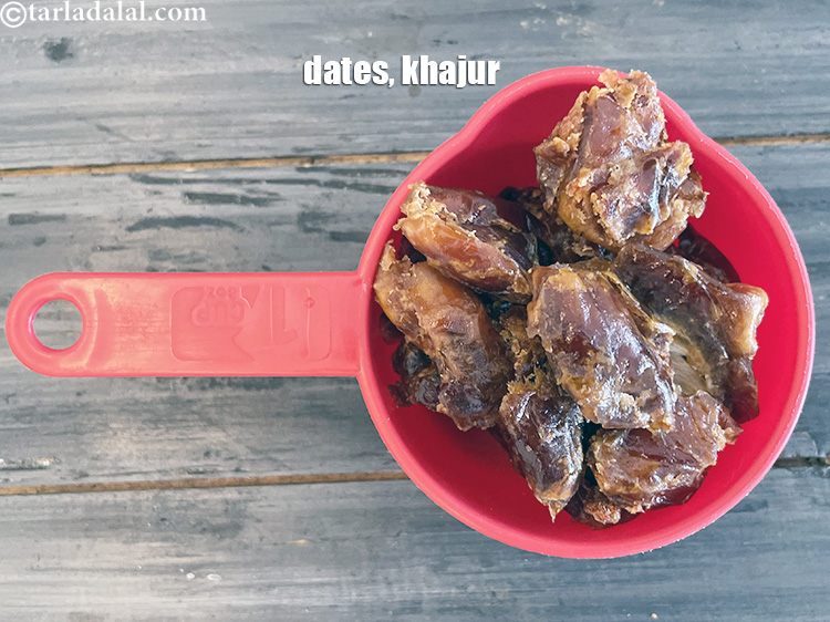 Step 6 – <meta charset="UTF-8" />Take 1 cup of pitted (seedless)&nbsp;dates.&nbsp;&nbsp;