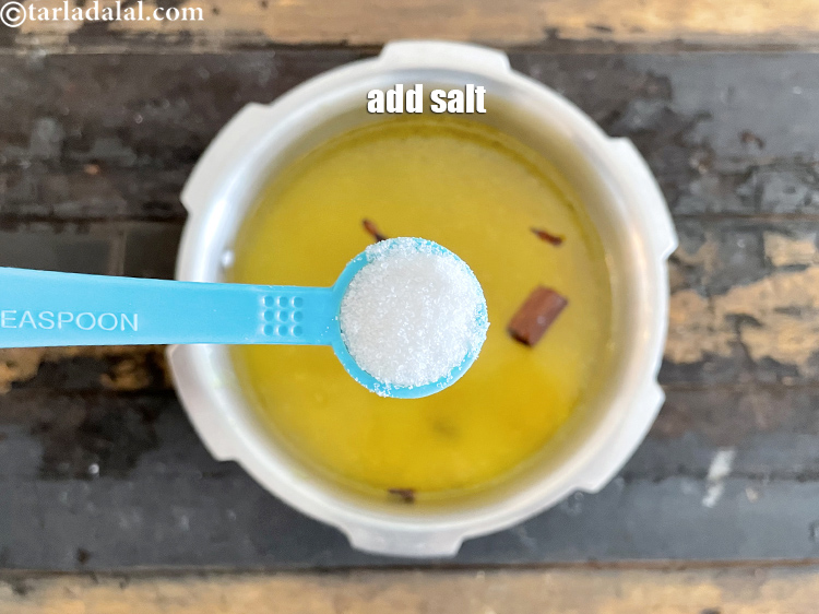 स्टेप 29 – स्वादानुसार नमक डालें।