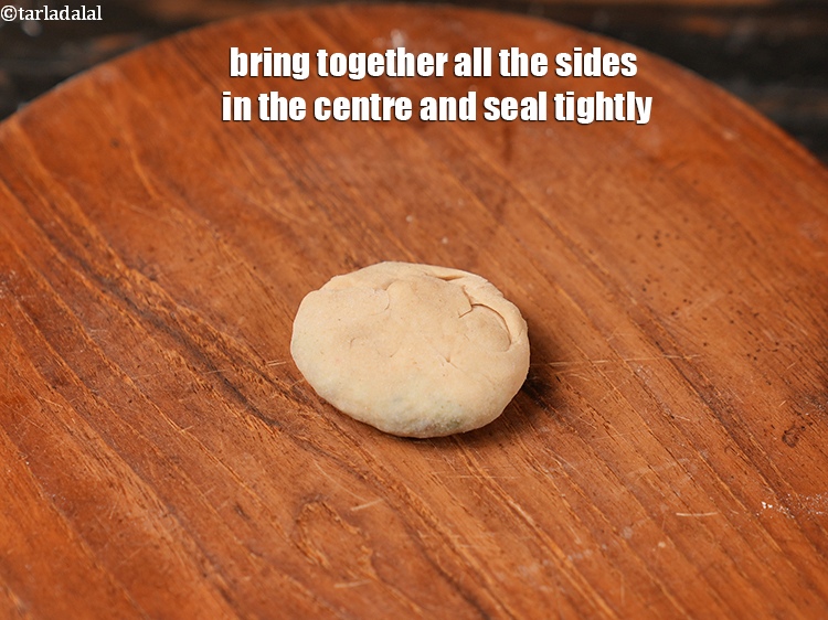 Step 21 – Bring together all the sides in the centre and seal tightly.