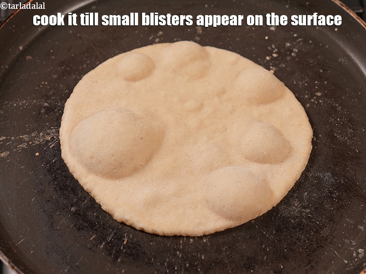 स्टेप 20 – इसे तब तक पकाएँ जब तक कि सतह पर छोटे-छोटे …