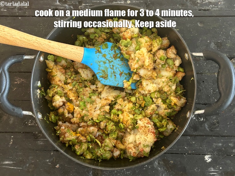 Step 19 – Cook on a medium flame for &nbsp;3&nbsp;to 4&nbsp;minutes, stirring occasionally. Keep aside.