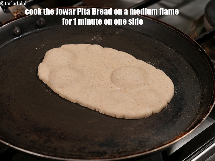 Step 20 – Cook the&nbsp;<strong>Jowar&nbsp;Pita Bread</strong>&nbsp;on a medium flame for 1 minute on one side.