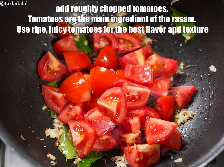 स्टेप 20 – १ १/२ कप&nbsp;मोटे&nbsp;<a href=""https://www.tarladalal.com/glossary-chopped-tomatoes-hindi-779i"">कटे हुए टमाटर</a>&nbsp;डालें । टमाटर रसम का …