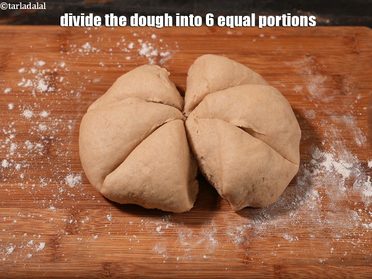 स्टेप 20 – आटे को 6 बराबर भागों में बांटें।