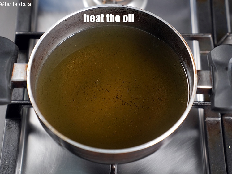 Step 21 – Heat the oil in a deep non-stick kadhai.&nbsp;