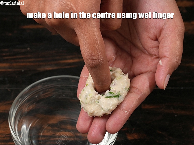 Step 20 – Make a hole in the centre using wet finger.
