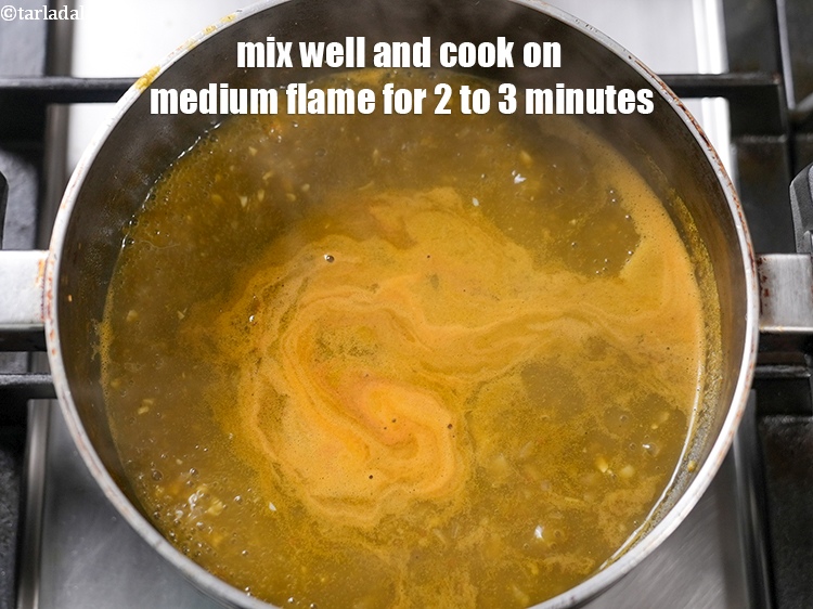 स्टेप 20 – अच्छी तरह मिलाएं और बीच-बीच में हिलाते हुए मध्यम आंच …