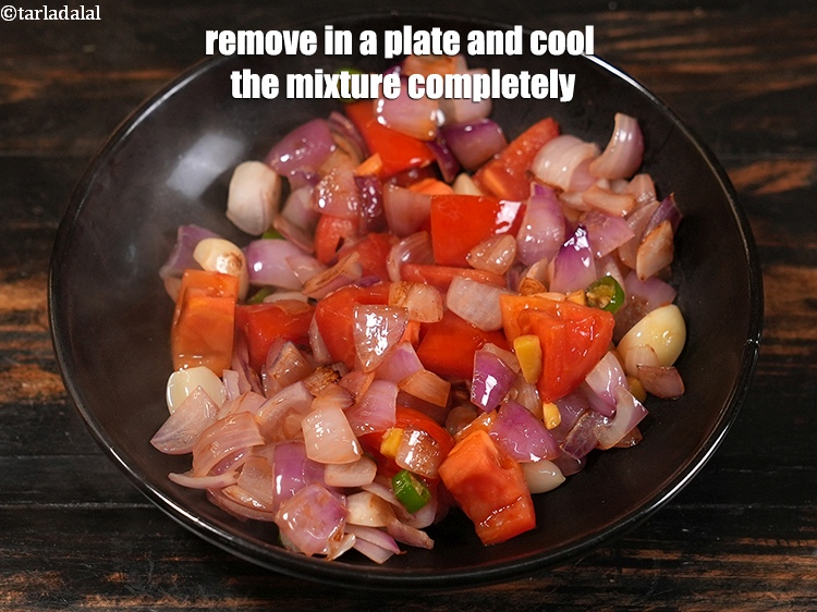 स्टेप 20 – एक प्लेट में निकाल लें और मिश्रण को पूरी तरह …