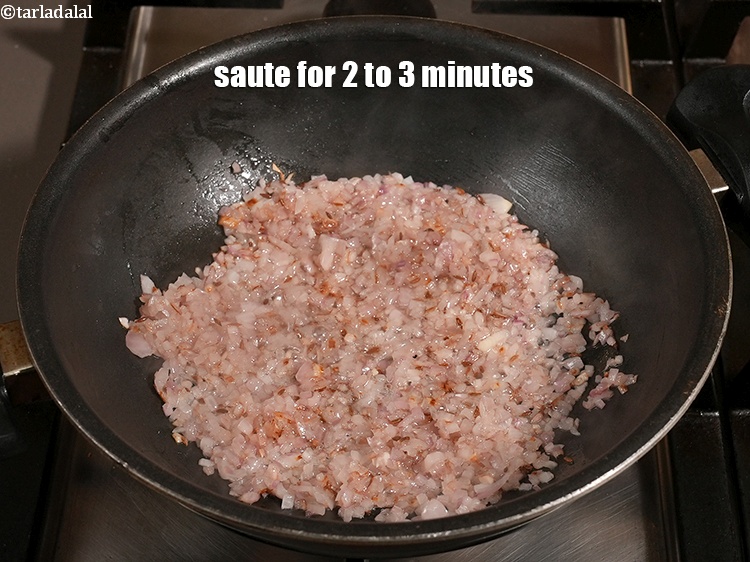 स्टेप 20 – 2 से 3 मिनट तक भूनें।