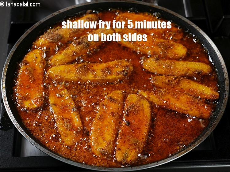 स्टेप 20 – मध्यम आंच पर 5 मिनट तक दोनों तरफ से सुनहरा …