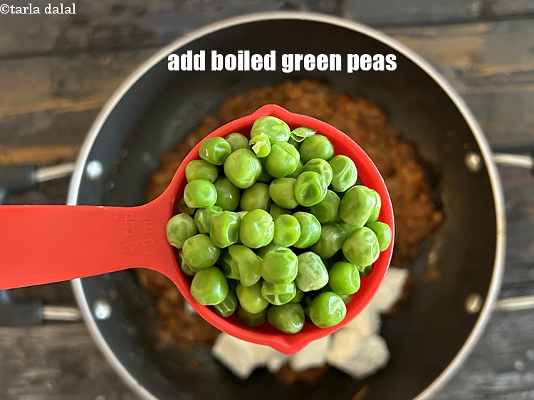 Step 24 – Add&nbsp;<meta charset="UTF-8" />1/4 cup&nbsp;<a href="glossary-boiled-green-peas-1078i">boiled green peas</a>.