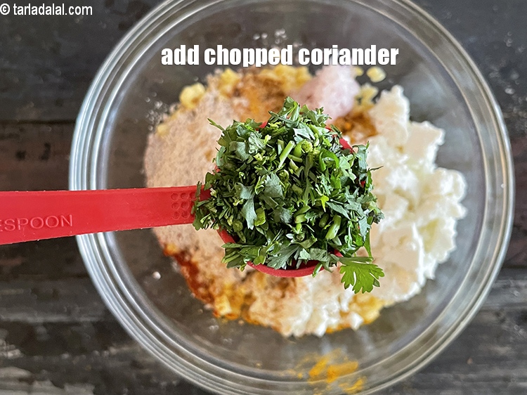 Step 28 – Add&nbsp;<meta charset="UTF-8" />2 tbsp&nbsp;<a href="glossary-chopped-coriander-783i">chopped coriander (dhania)</a>.