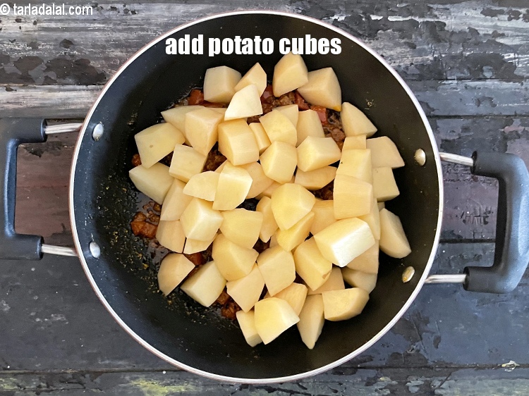 Step 20 – Add&nbsp;<meta charset="UTF-8" />2 1/4 cups&nbsp;peeled&nbsp;<a href="glossary-potato-cubes-725i">potato cubes</a>.