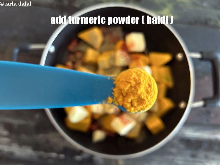 Step 20 – Add&nbsp;<meta charset="UTF-8" />1/4 tsp&nbsp;<a href="glossary-turmeric-powder-haldi-645i">turmeric powder (haldi)</a>.